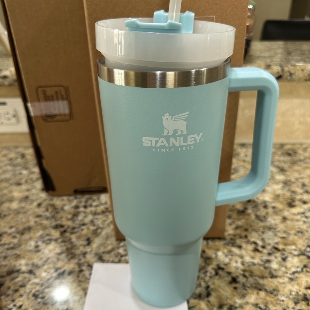 Stanley 40oz Quencher Aqua